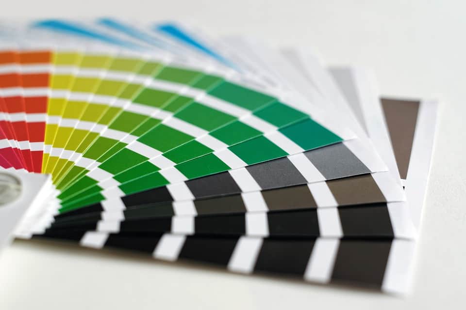 photo d'un nuancier de couleurs servant à la fabrication de stickers et autocollants en ligne